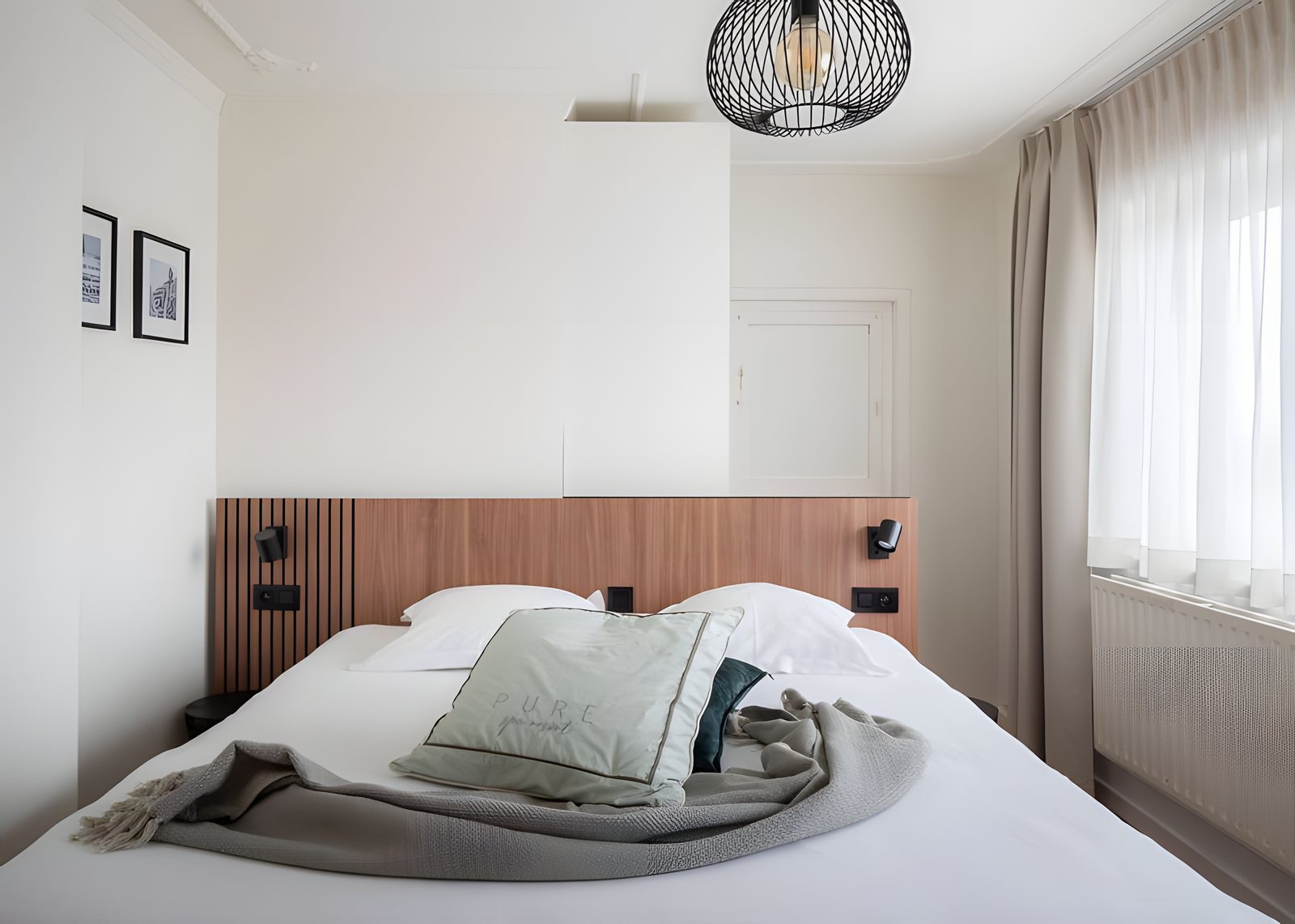 Slaapkamer met groene plaid